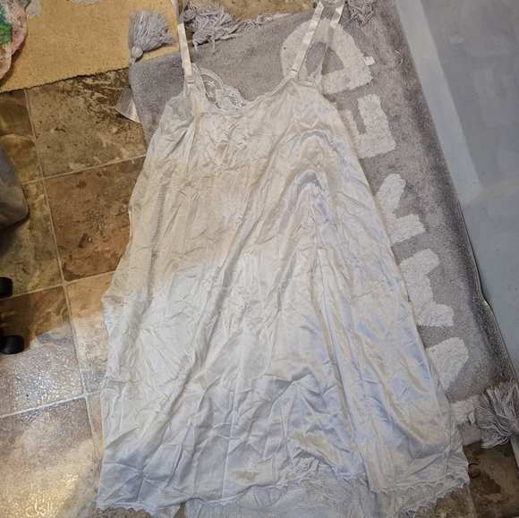 Long White Lingerie - Picture 6 of 6